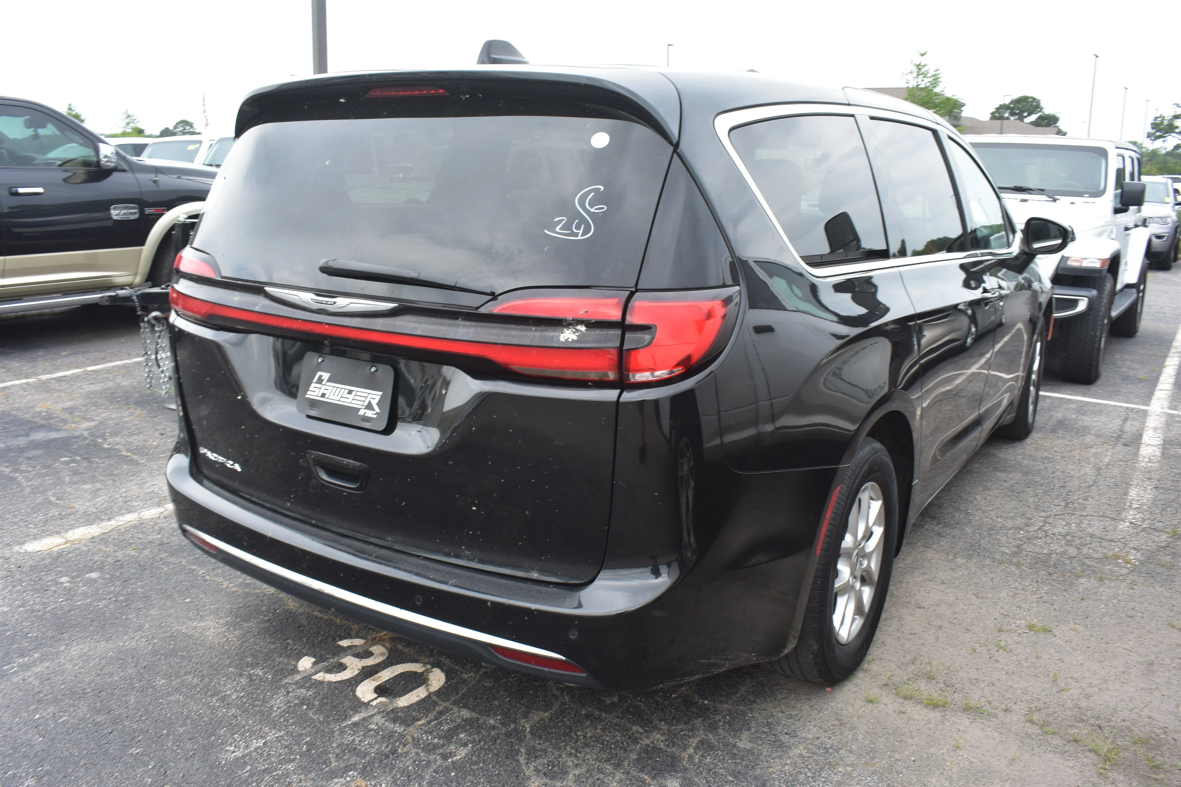 Used 2023 Brilliant Black Crystal Pearlcoat Chrysler Touring L image 4