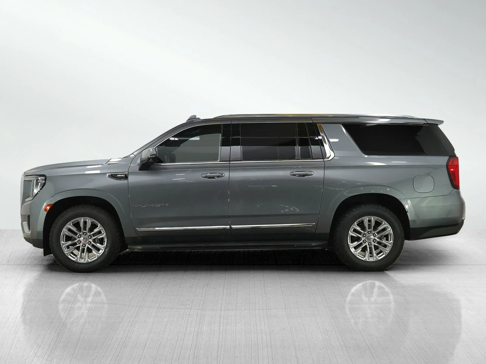 Used 2021 GMC Yukon XL SLT with VIN 1GKS2GKD7MR142198 for sale in Wayzata, Minnesota