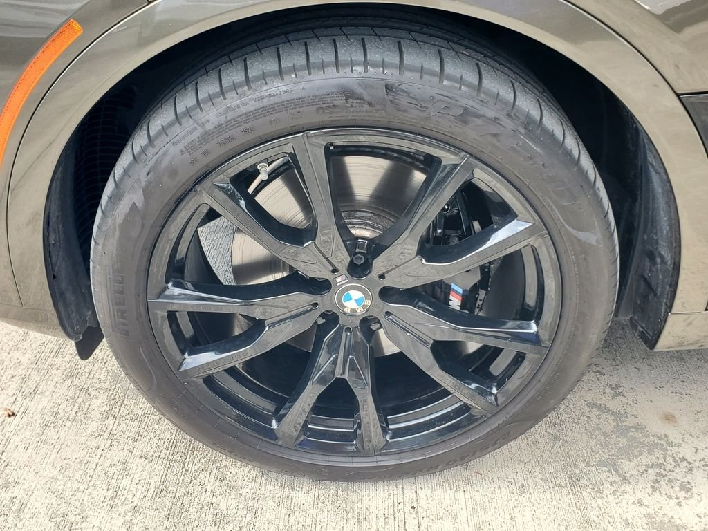 Used 2025 Green BMW M60i image 4