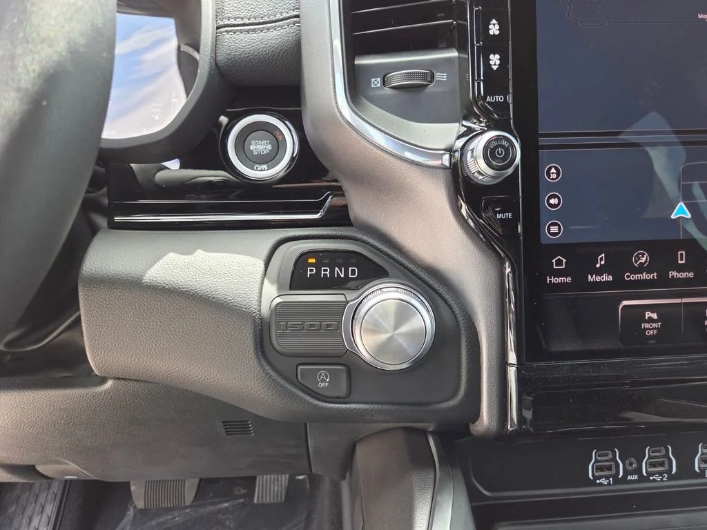 New 2026 Diamond Black Crystal Pearl-Coat Exterior Paint RAM Laramie image 29