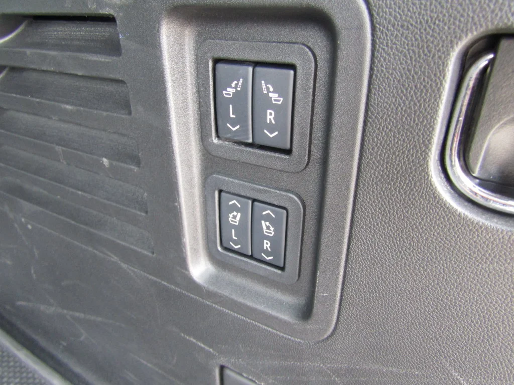 Used 2025 Moonstone Gray Metallic Buick Sport Touring image 41