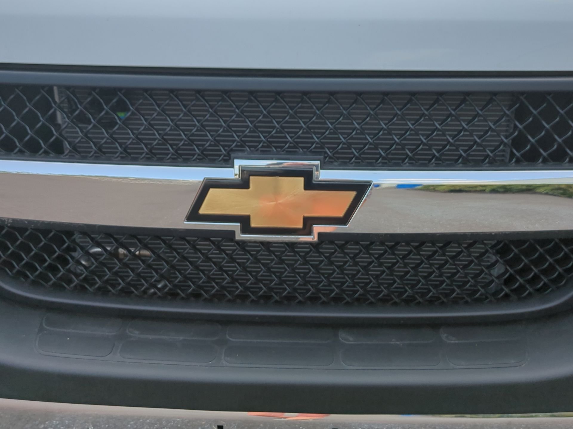 New 2025 Summit White Chevrolet 1WT image 60