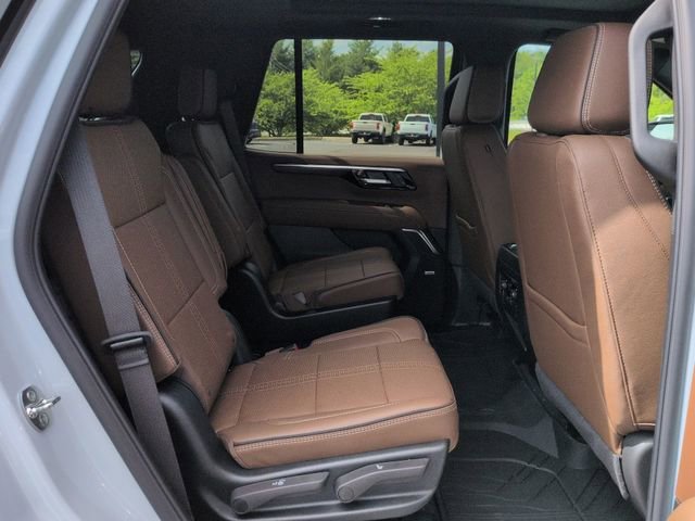 New 2026 Polar White Tricoat Chevrolet High Country image 30