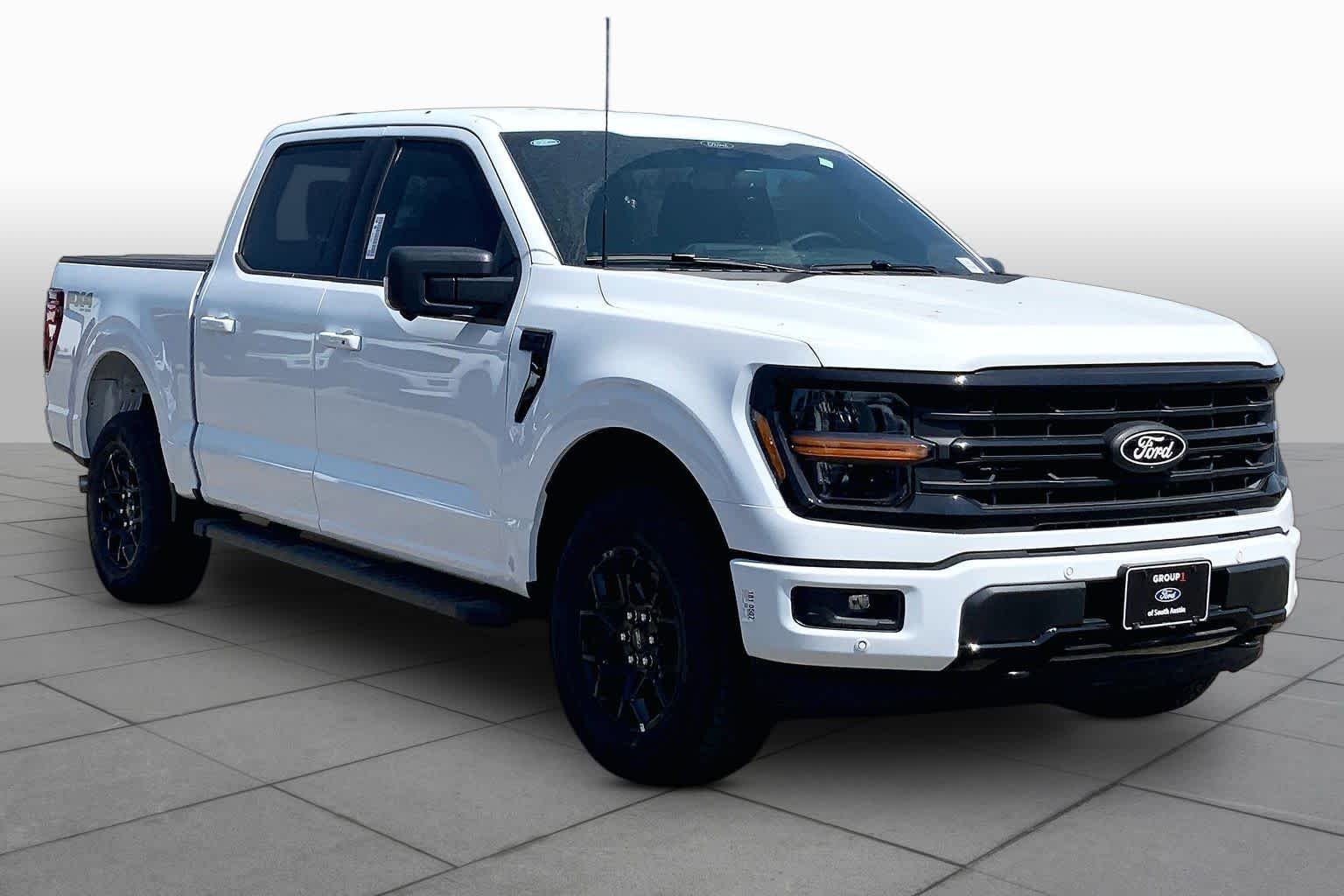 New 2026 Oxford White Ford XLT image 2