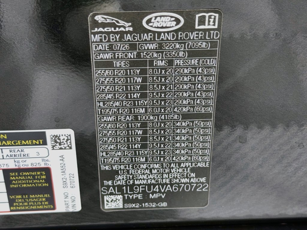 New 2027 Santorini Black Land Rover Dynamic SE P400 image 34