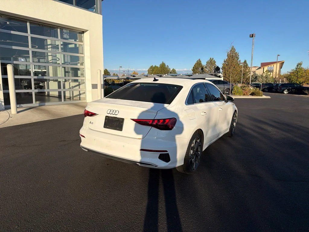 Used 2022  Audi  image 5