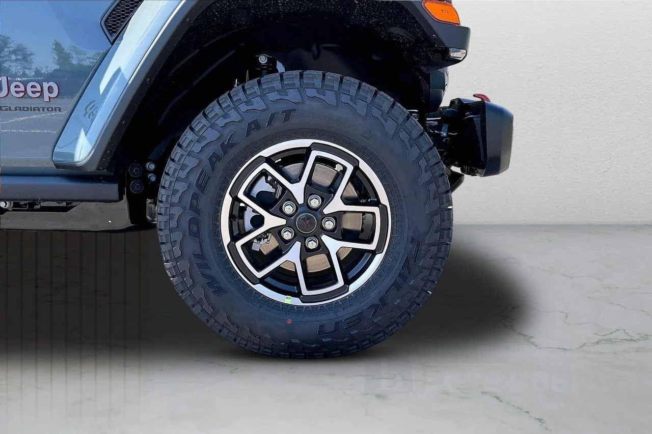 New 2026 Anvil Clear-Coat Exterior Paint Jeep Rubicon image 27