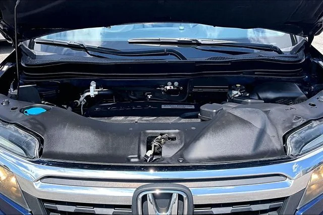 Used 2017  Honda RTL-T image 33