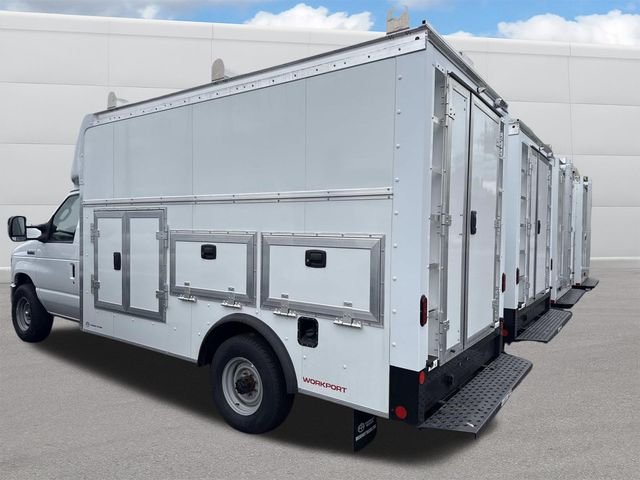 New 2026 Oxford White Ford E-350 SRW image 2