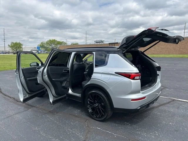 2025 Mitsubishi Outlander Plug-in Hybrid SEL Black Edition - Photo 6