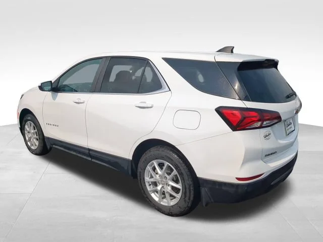 Used 2023 Summit White Chevrolet LT image 3