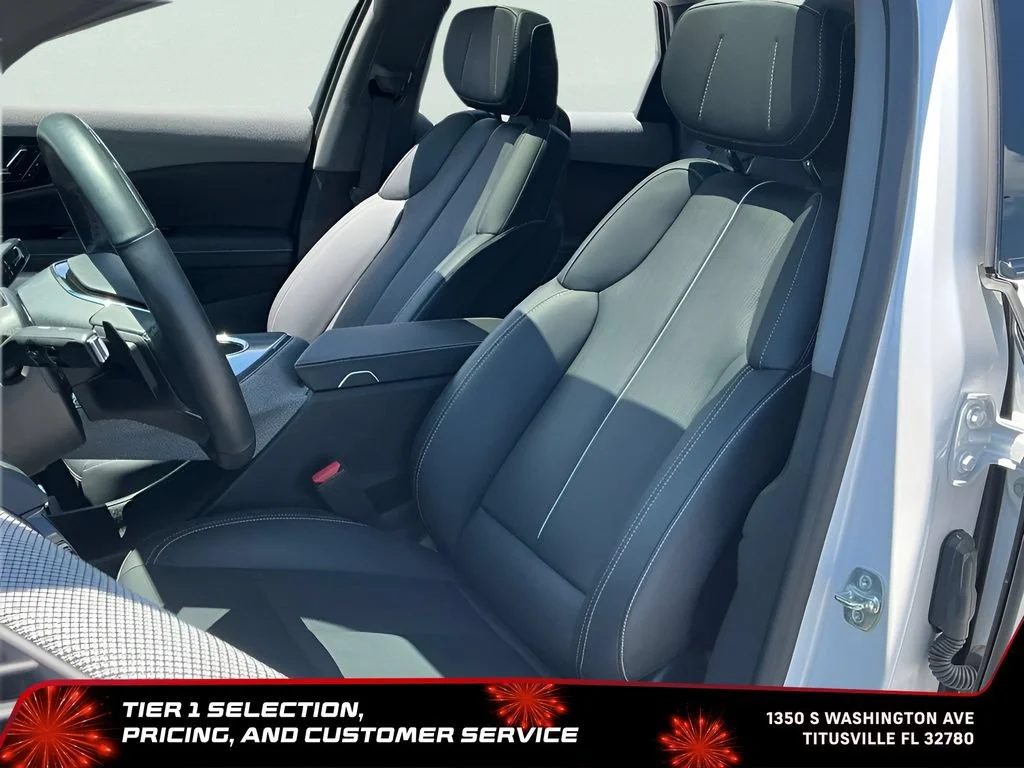 Used 2025 Crystal White Tricoat Cadillac Luxury 2 image 32