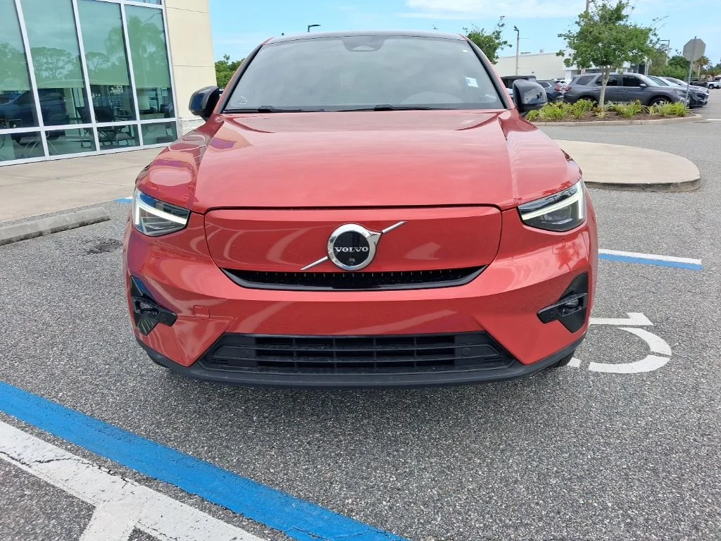 Used 2023 Red Volvo Ultimate image 2