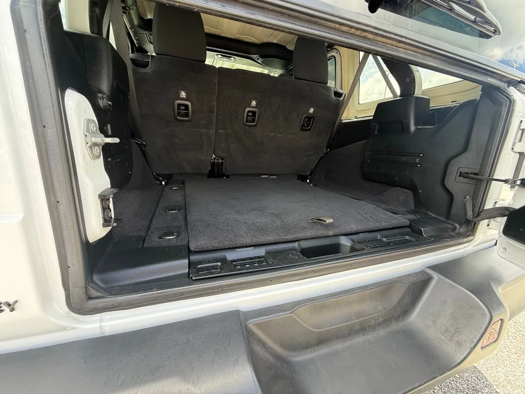 Used 2020 White Jeep Unlimited Sahara image 21