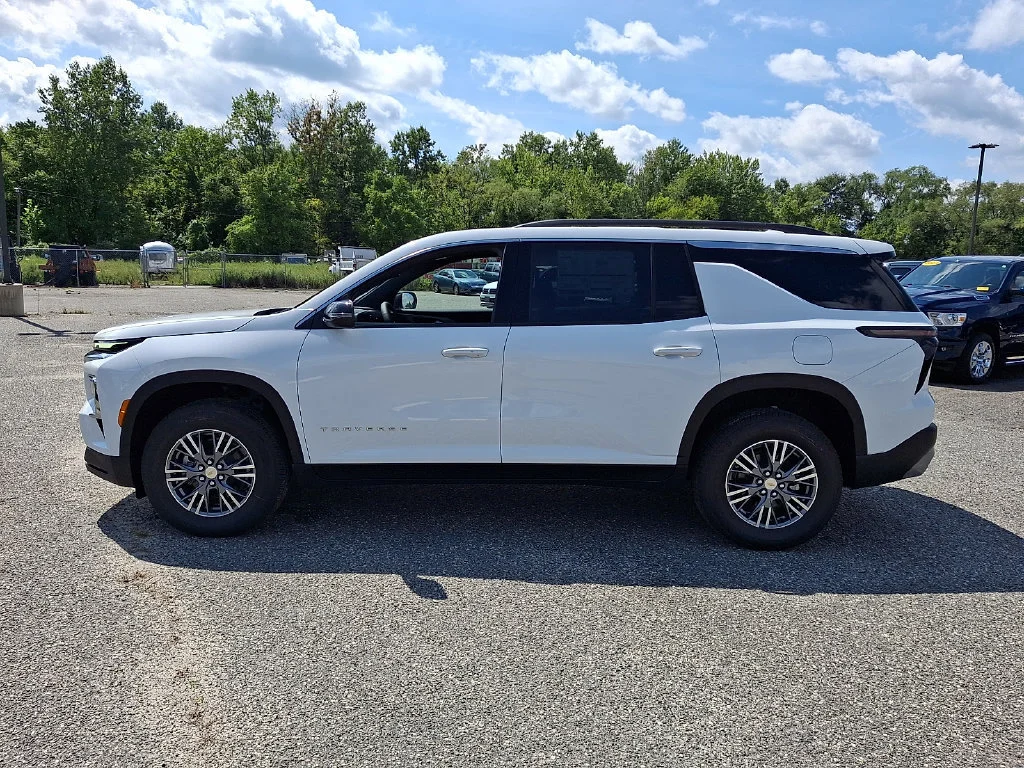 New 2027 Summit White Chevrolet LT image 5