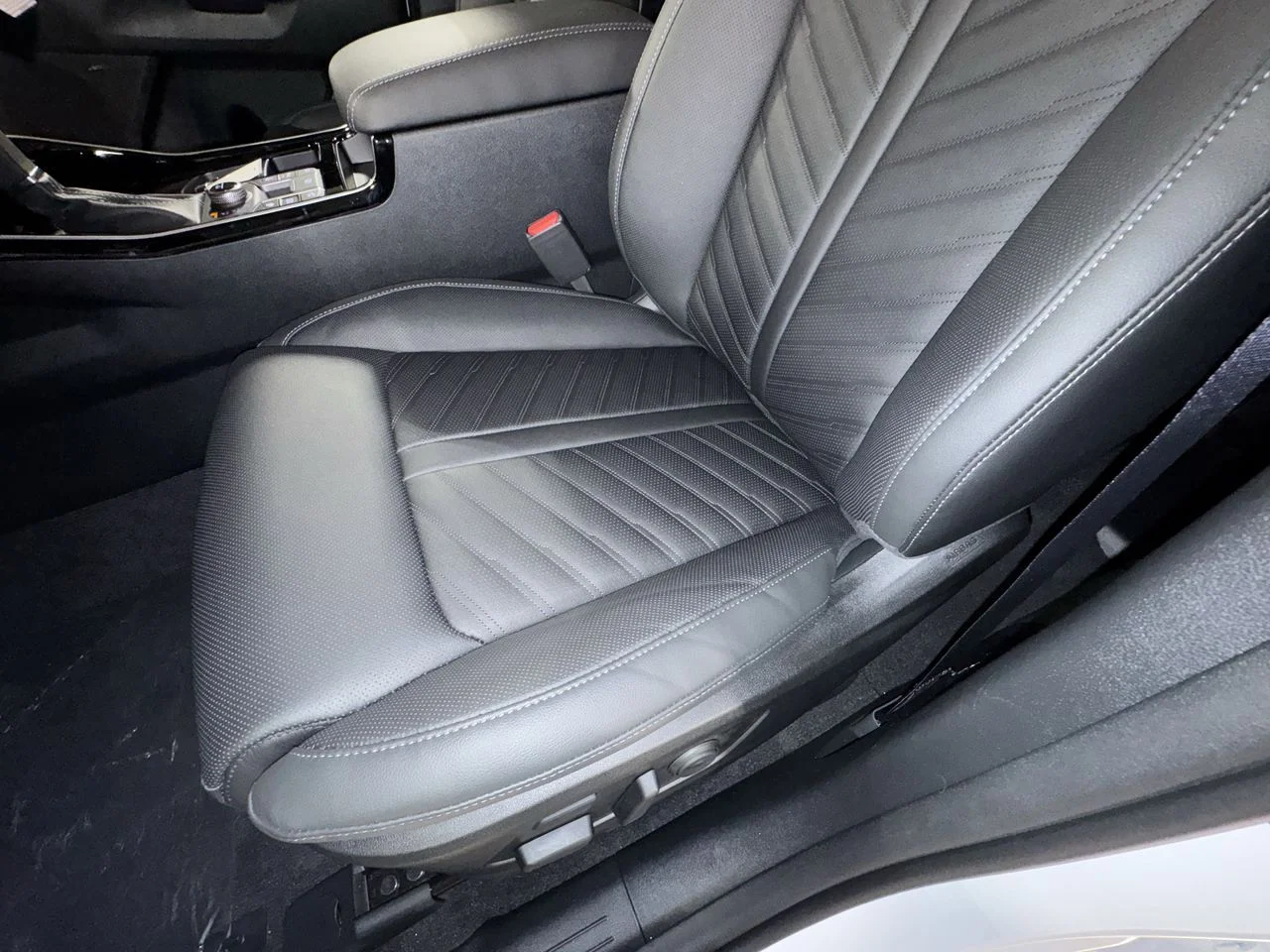 New 2026 White Pearl Kia X-Pro SX Prestige image 16