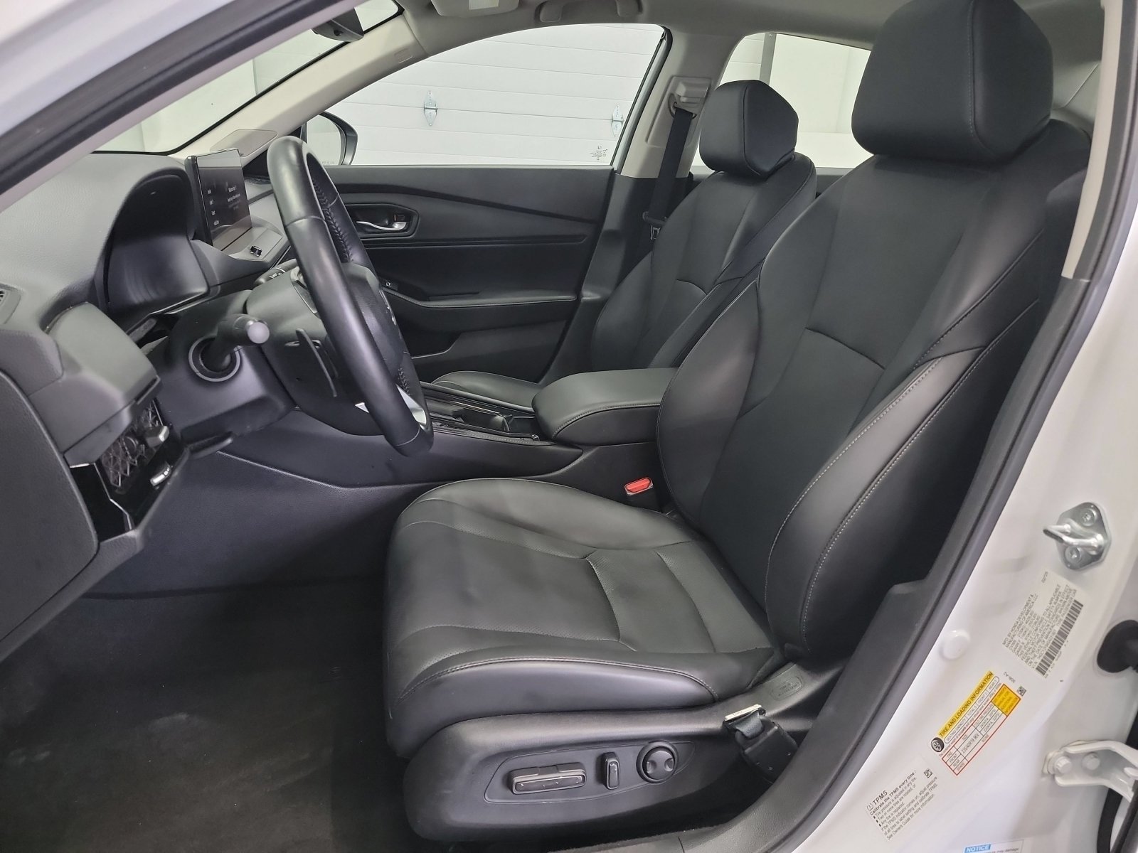Certified Used 2025 Platinum White Pearl Honda Touring image 12