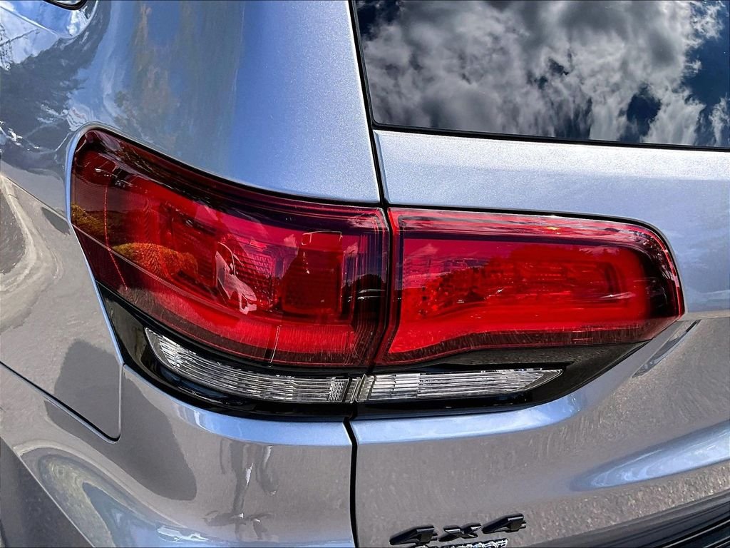 Used 2021 Silver Jeep Laredo X image 33