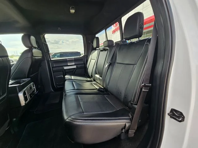 Used 2019  Ford Lariat image 19