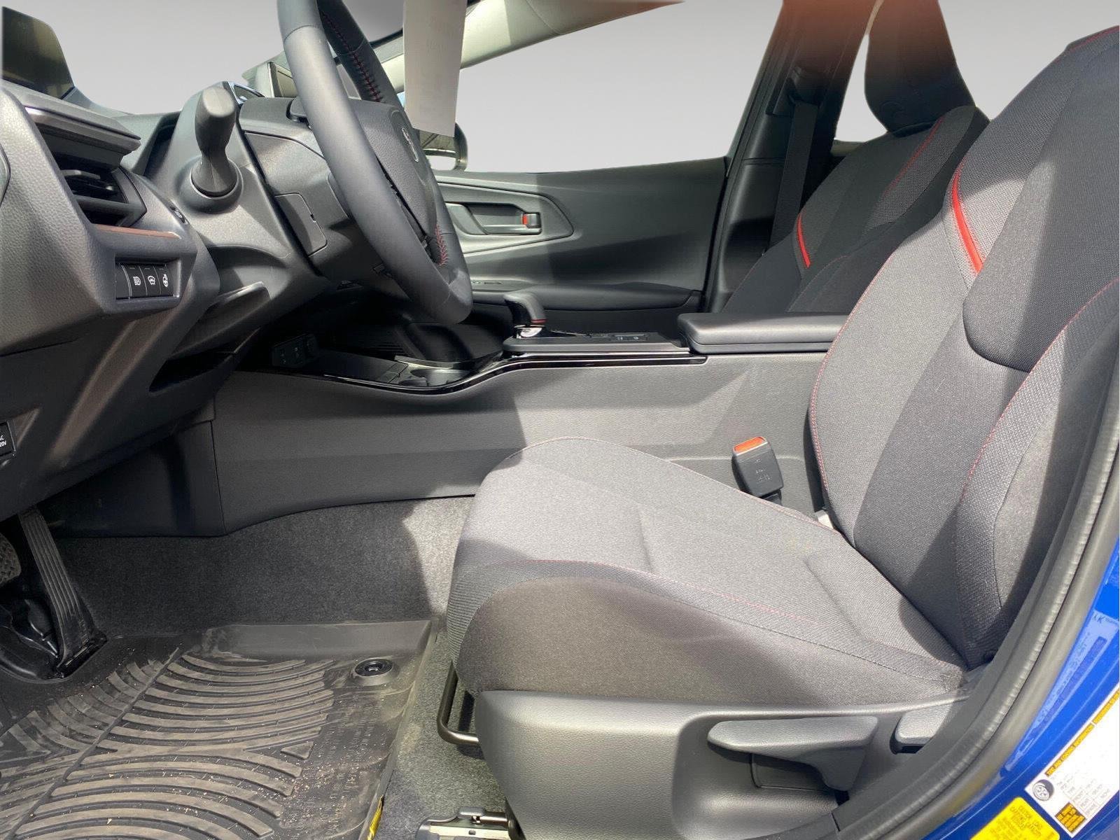 2026 Toyota Prius Plug-in Hybrid SE - Photo 11