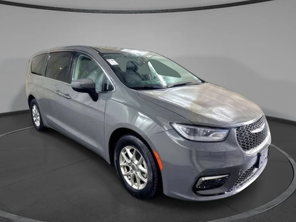 Used 2023 Ceramic Gray Clearcoat Chrysler Touring L image 2