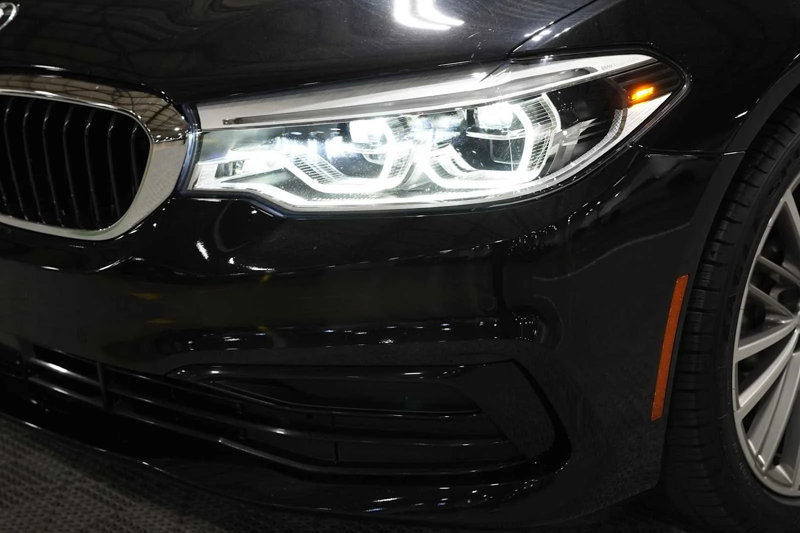 Used 2019 Black Sapphire Metallic BMW 540i xDrive image 7