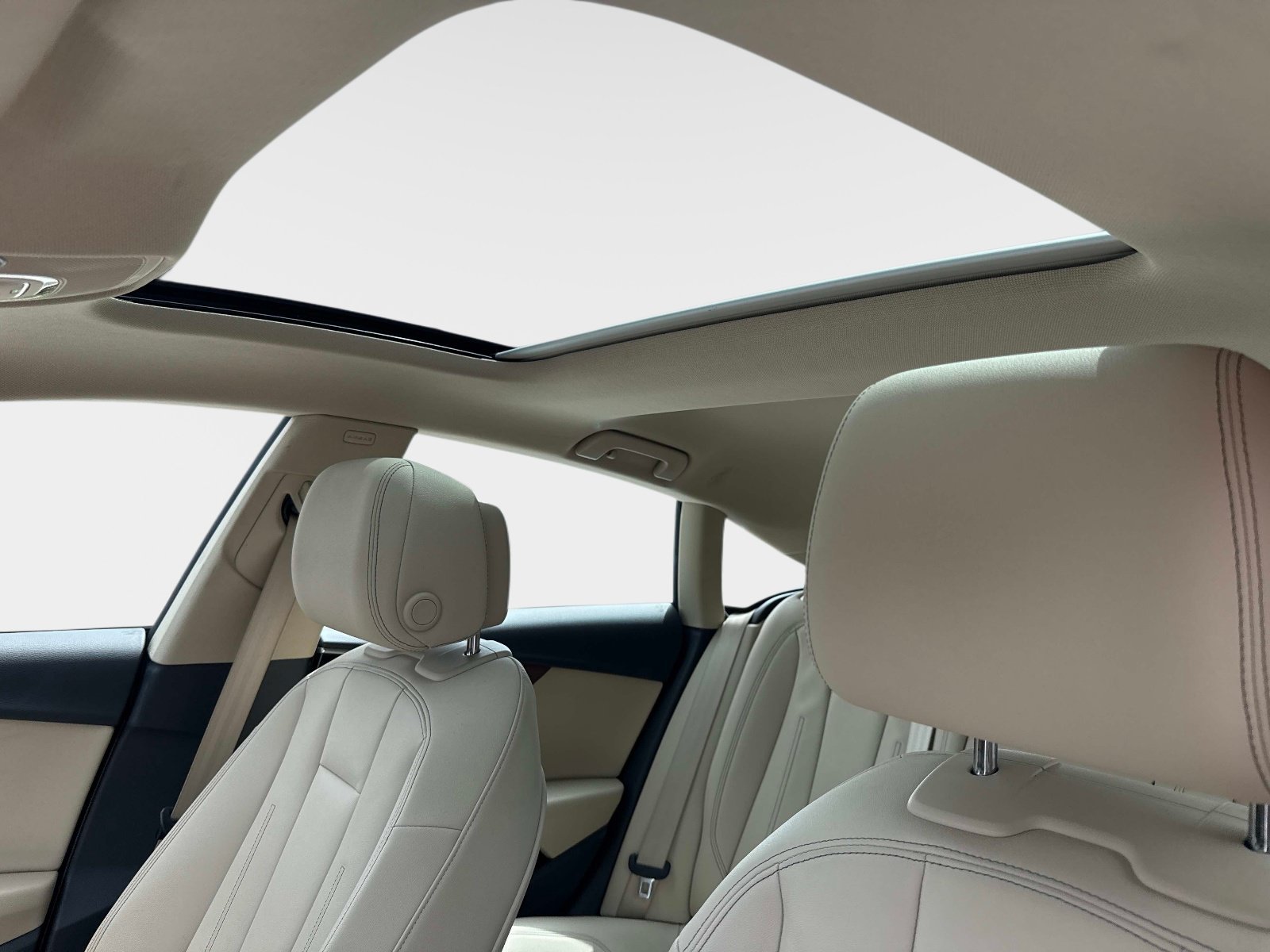 Certified Used 2023 Ibis White Audi Premium image 22