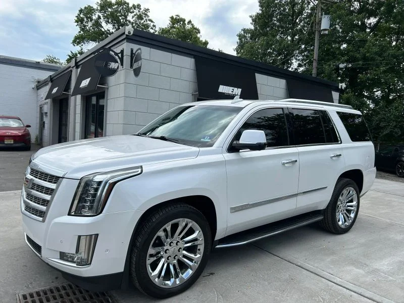 Used 2019 White Cadillac Sport Utility 4D image 3