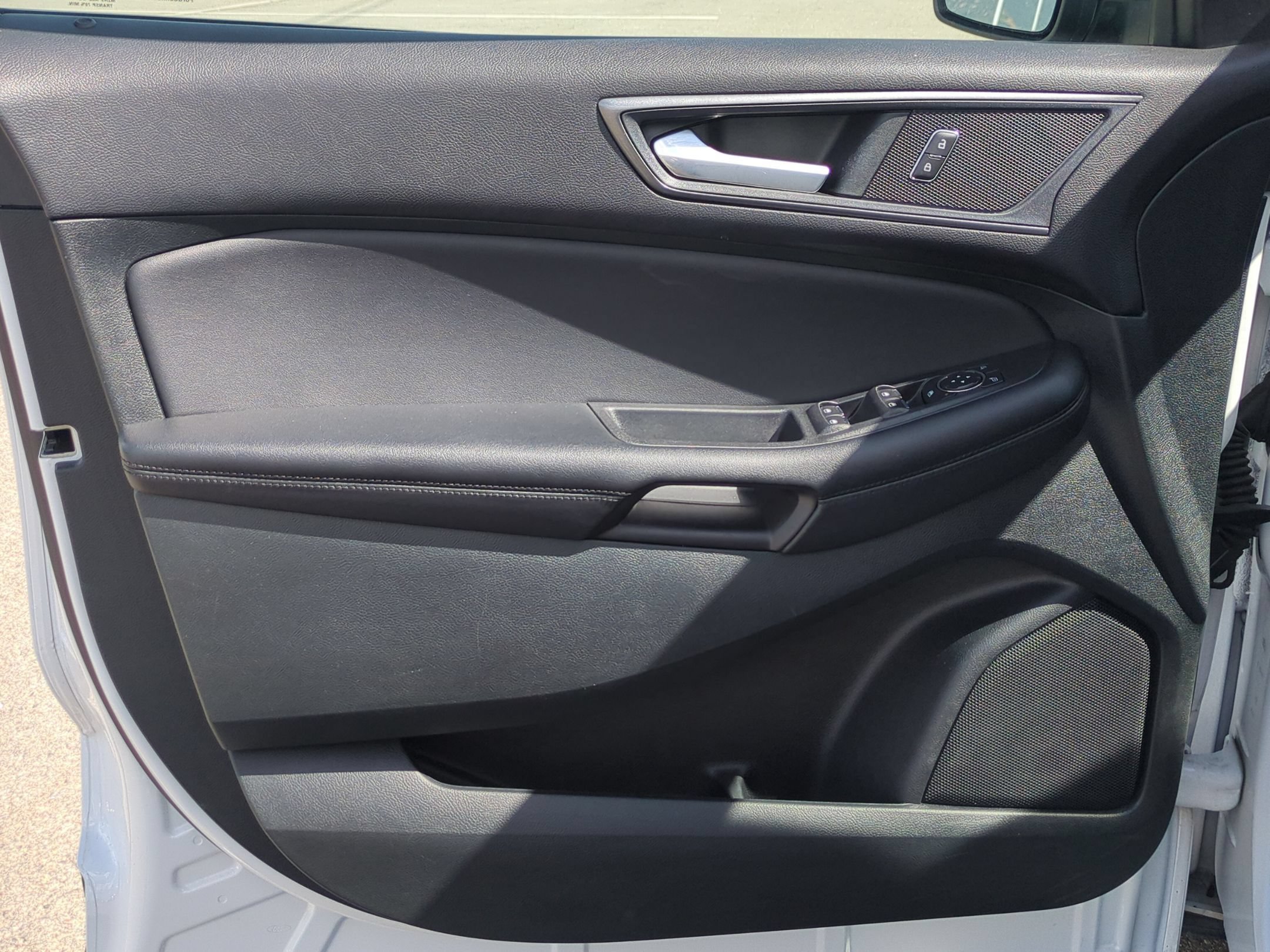 Used 2022 Oxford White Ford SE image 12