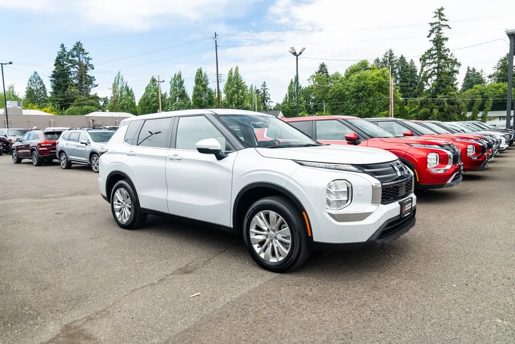 Used 2025 White Mitsubishi ES image 25