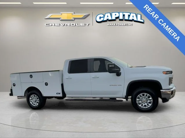Used 2025 White Chevrolet LT image 7