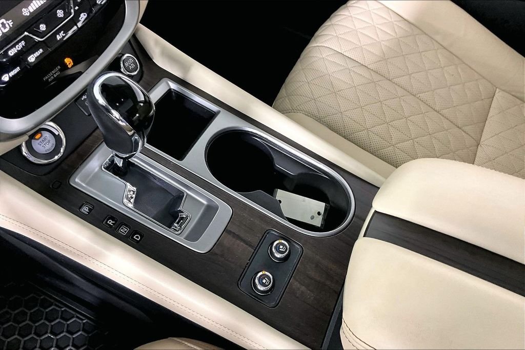 Used 2022 Red Nissan Platinum image 17