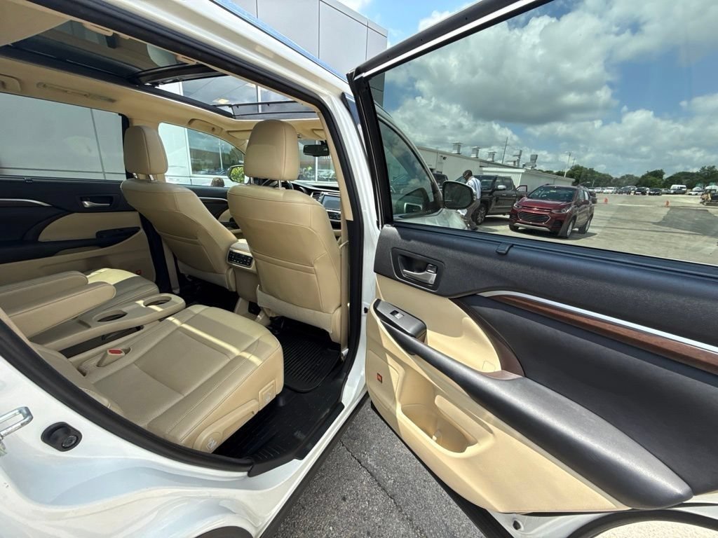 Used 2016 Blizzard Pearl Toyota Limited Platinum V6 image 19