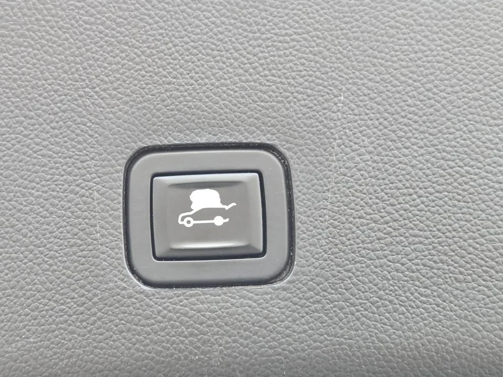 Used 2018 Cajun Red Tintcoat Chevrolet LT image 29
