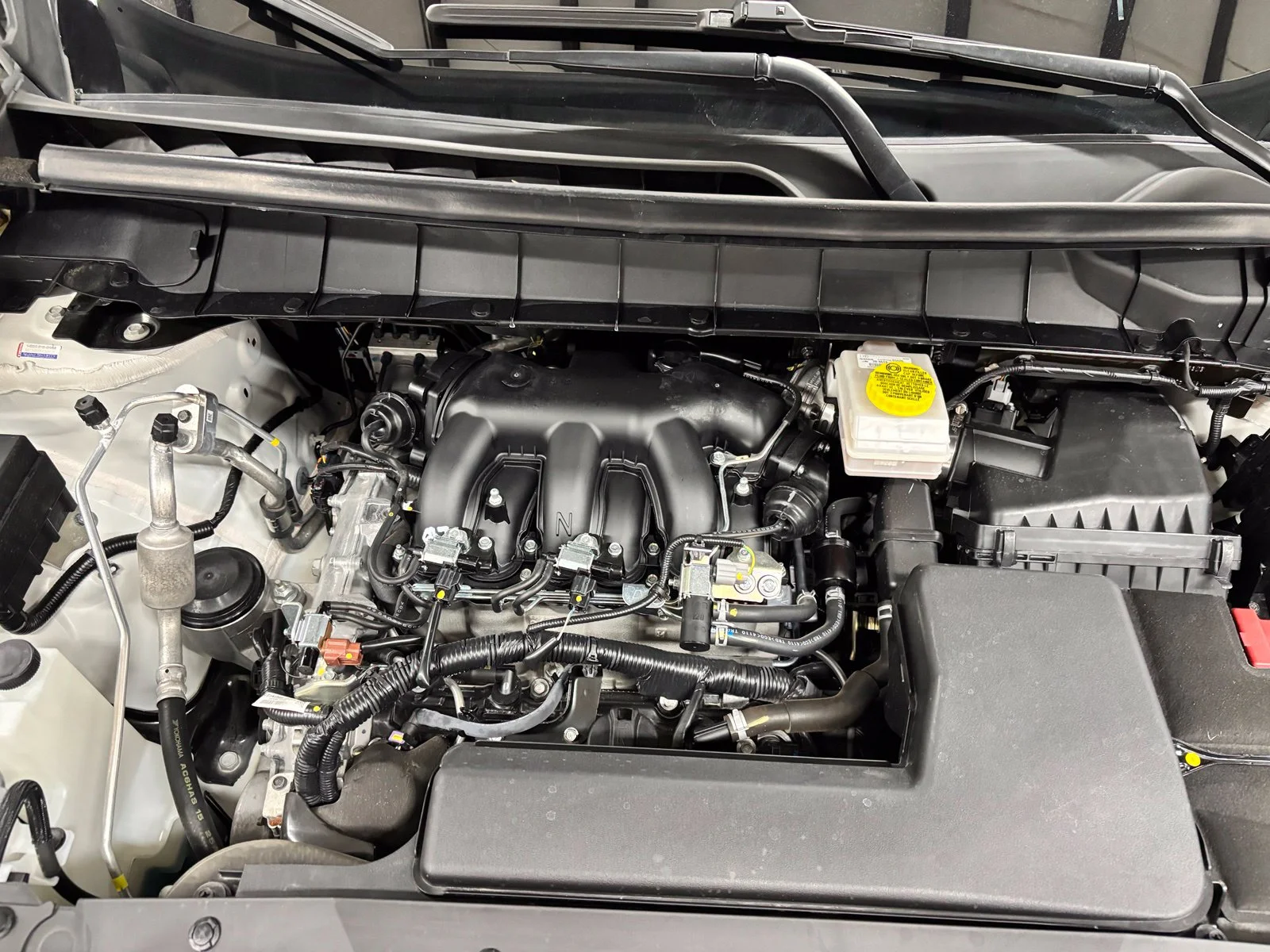 Used 2025 White Nissan SV image 27