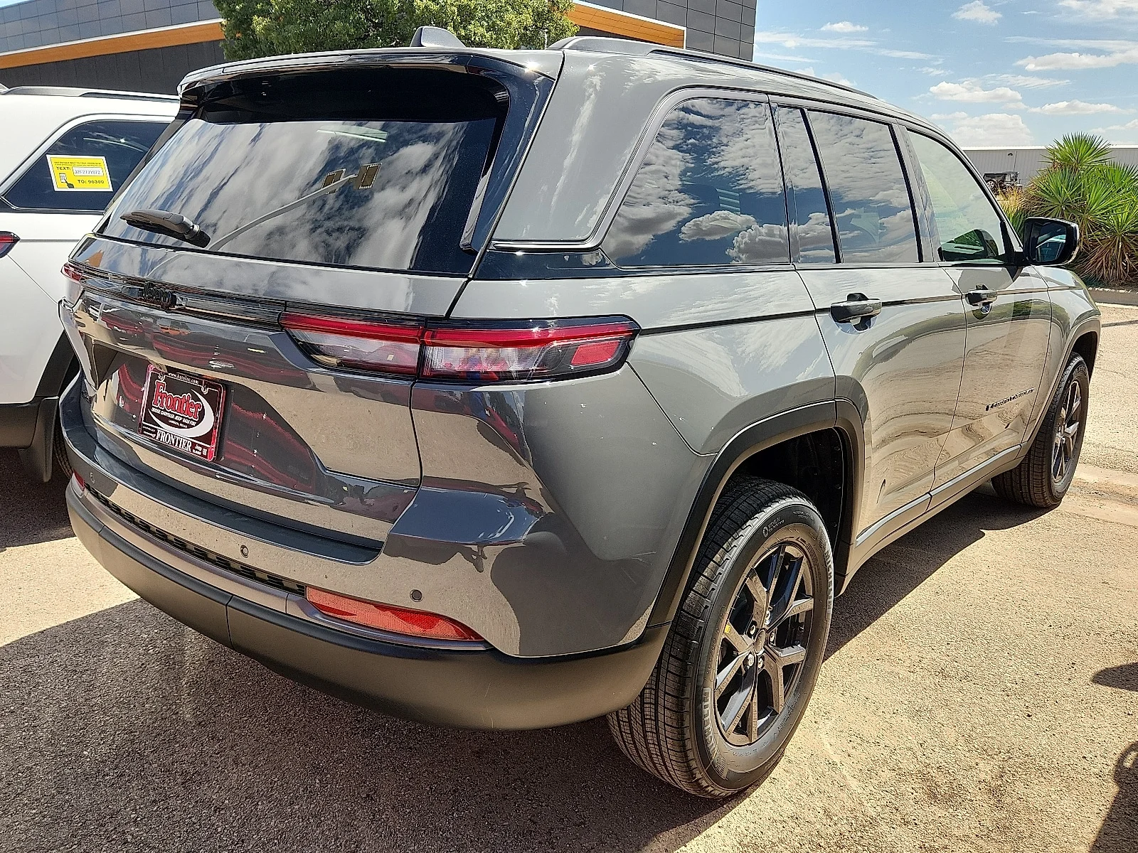 New 2027 Sting-Gray Clear-Coat Paint Jeep LAREDO ALTITUDE 4X4 image 3
