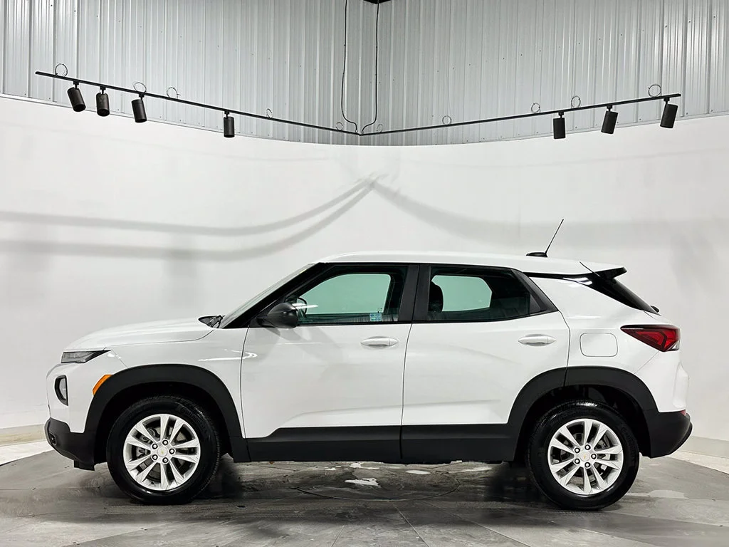 Used 2023 SUMMIT WHITE Chevrolet LS image 14