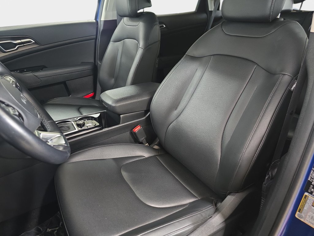 Used 2025 Sapphire Blue Kia EX image 17