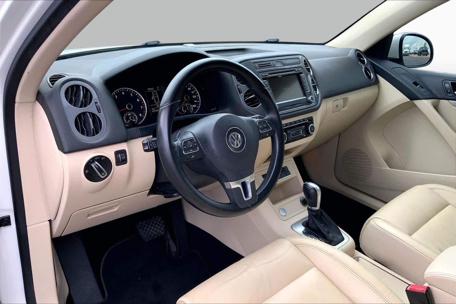 Used 2012 Candy White Volkswagen SEL image 17