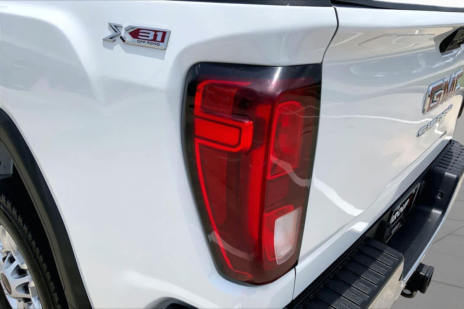 Certified Used 2021 SUMMIT WHITE GMC 4WD Double Cab Standard Bed image 27