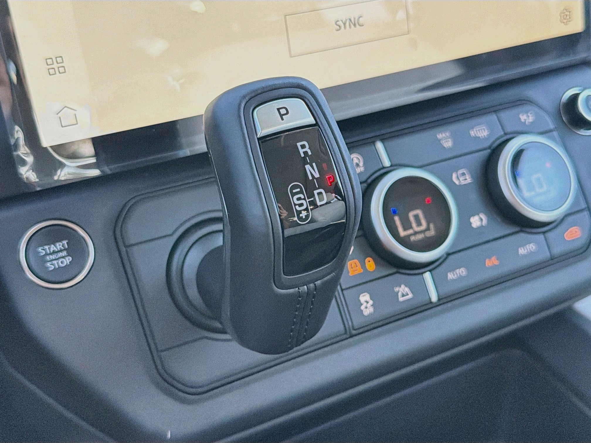 New 2026 Fuji White Land Rover X-Dynamic SE image 28