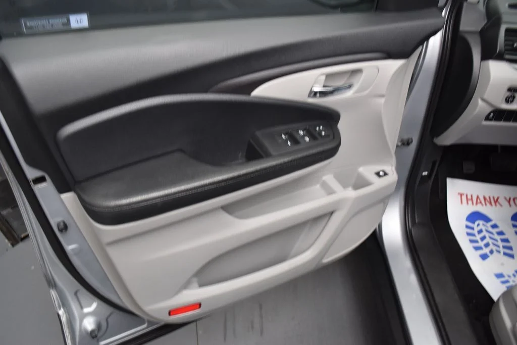Used 2017 Silver Honda EX image 21
