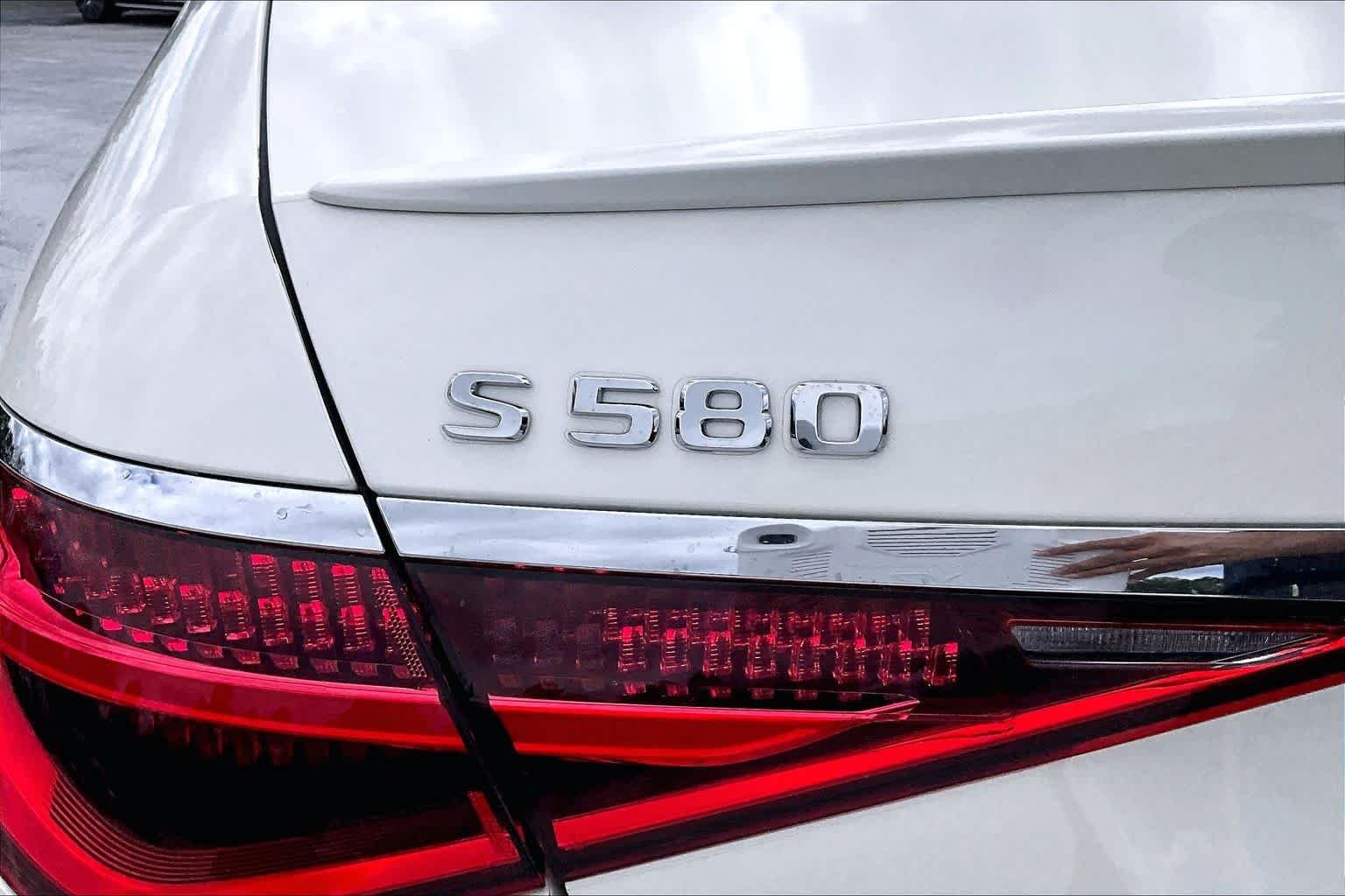 Used 2023 MANUFAKTUR Diamond White Mercedes-Benz S 580 image 31