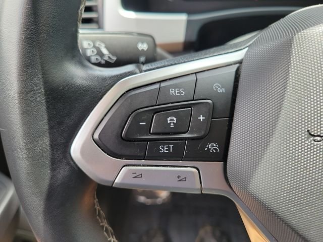 Certified Used 2021 Deep Black Pearl Effect Volkswagen SEL Premium image 5