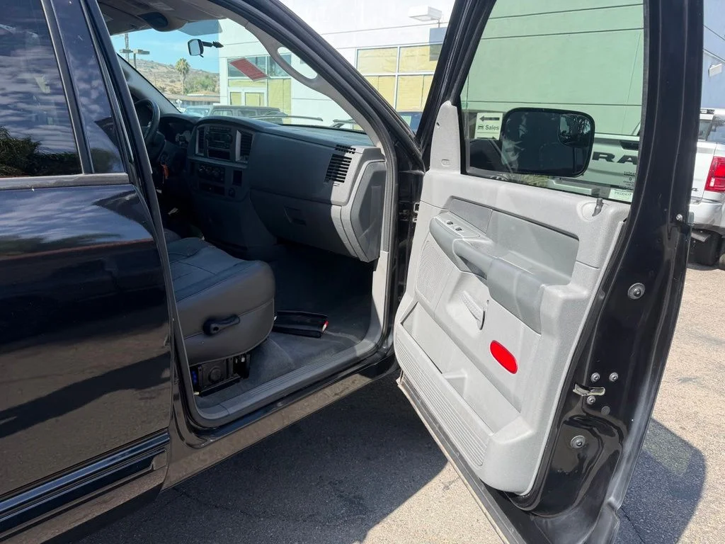 Used 2006 Black Dodge SLT image 15