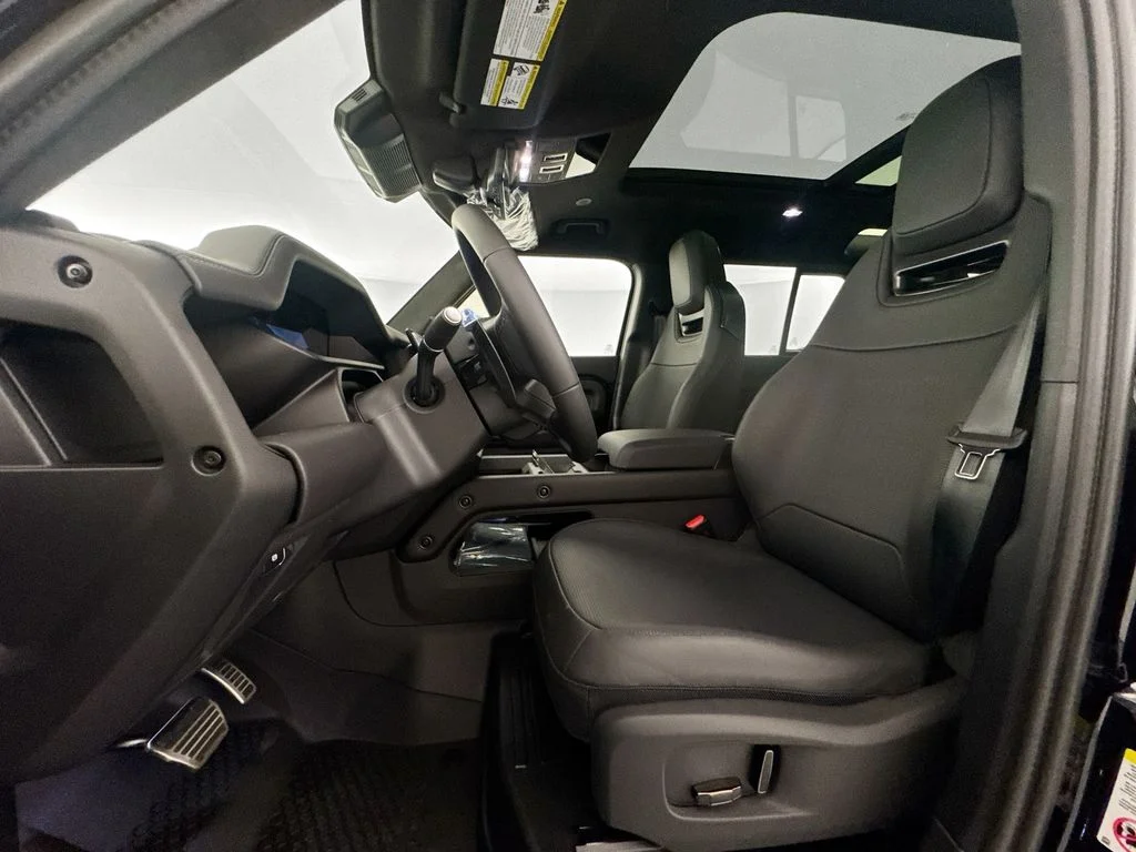 New 2026 Narvik Black Land Rover OCTA Black image 19