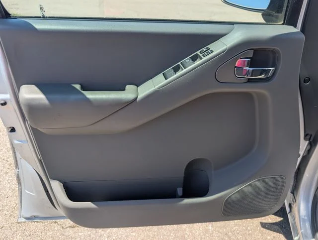 Used 2013 Silver Nissan SV image 8
