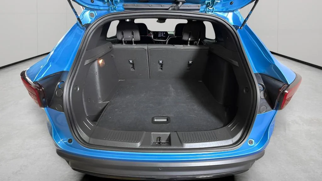 Used 2025 Marina Blue Metallic Chevrolet 1RS image 28