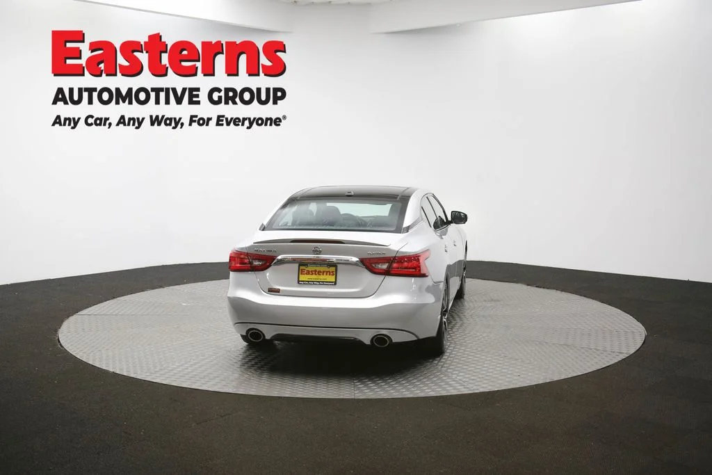 Used 2018 Silver Nissan Platinum image 42