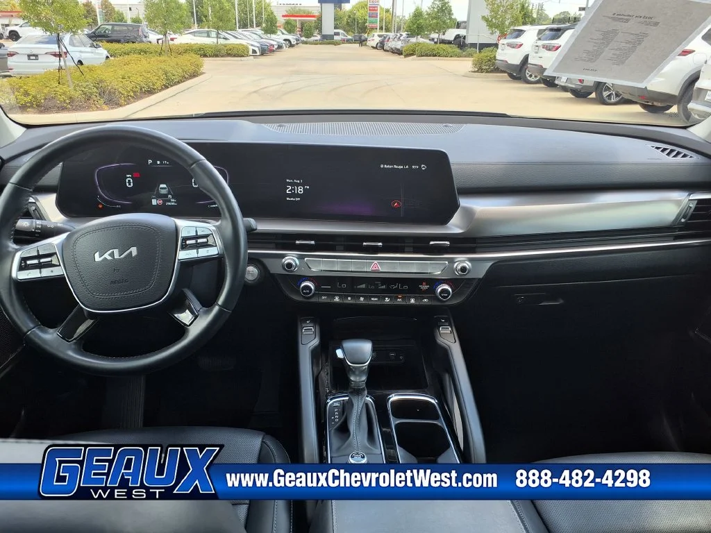 Used 2025 Black Kia S image 24